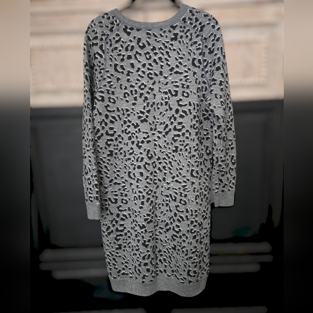 LOFT PETITES LARGE GREY BLACK AND WHITE SWEATER DRESS - Picture 2 of 6